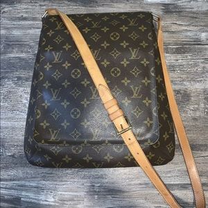 Gorgeous authentic Louis Vuitton monogram Muestte SasaGM Crossbody Bag